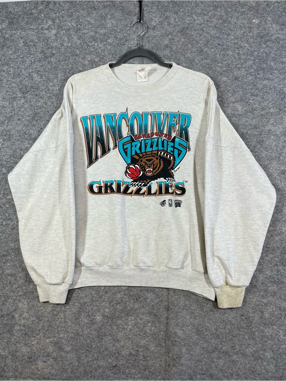 Vintage Vancouver Grizzlies Crewneck Sweatshirt Grey 90s NBA Basketball Graphic